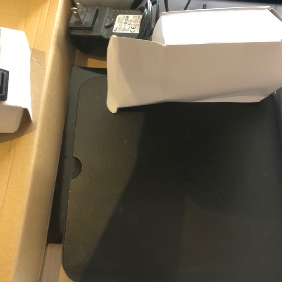 NWOT BlueLounge charging station for 1500 devices - Picture 4 of 7